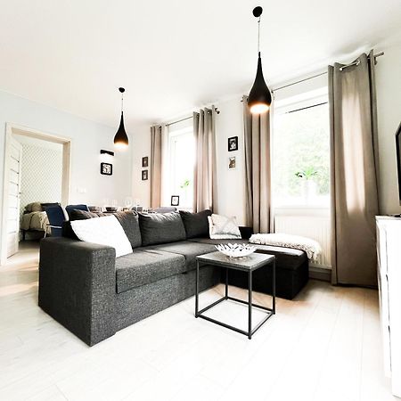 Appartamento Walk To Park, Modern 2Bd Kitchen! Balcony, Parking Breslavia Esterno foto